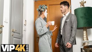 Az vén szöszke francia mami újra csábít zsenge fickót