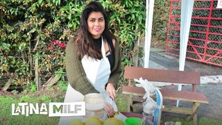 Carmen Lara éhes milf lyuka kap mély baszást forró felvétel és együttlét közben