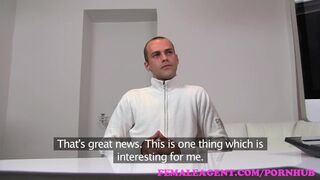 Csábító milf ügynök teszteli a durva pasit