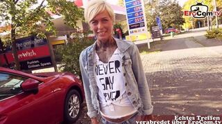 Utcán pásztoróra német benzinállomáson: pov milf orál