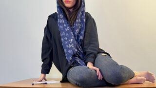 Csinos arab milf szétkúrja a bankárt a vámért