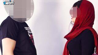 Arab milf hangos hancúrozása nem hagyja aludni a szomszédot, így hívja őt is szeretkezni