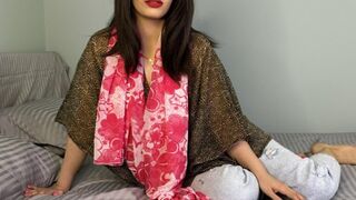 Izgató arab milf keményen megkamatolyja a nagyméretű popóját