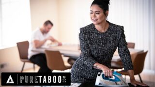 Vonzó MILF csábítja el a gyászoló mostohafiát a Pure Taboo legújabb videójában