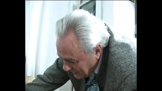 Valódi olasz milf pornósztár oboázik a privát bűnösök 4 részében