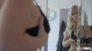 Orbitális Tőgyes Világos Szőke Milf Mélytorok Akcióban a Cherry Pimps Csatornán